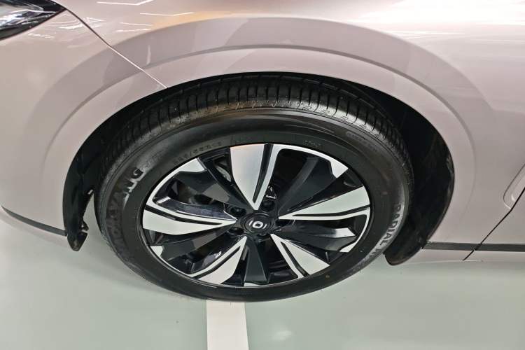 Used CHANGAN NEVO A07 2025 Range-Extended "True Fragrant" Edition 230 Luxury Version Left Front Wheel Hub