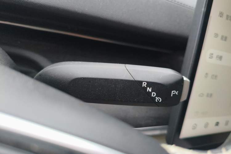 Used CHANGAN NEVO A07 2025 Blue Whale Pure Electric 710 Flagship Model Gear Lever