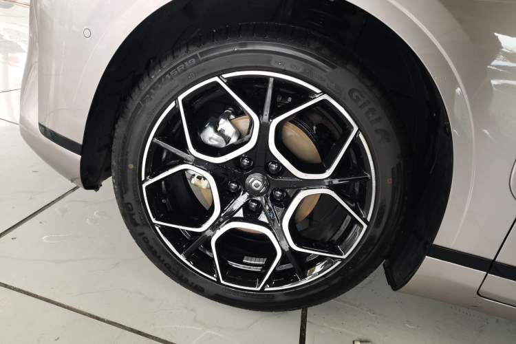 Used CHANGAN NEVO A07 2025 Blue Whale Pure Electric Version 625 Luxury Model Left Front Wheel Hub