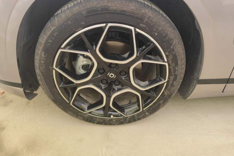 Used CHANGAN NEVO A07 2025 Blue Whale Pure Electric 625 Flagship Model Left Front Wheel Hub