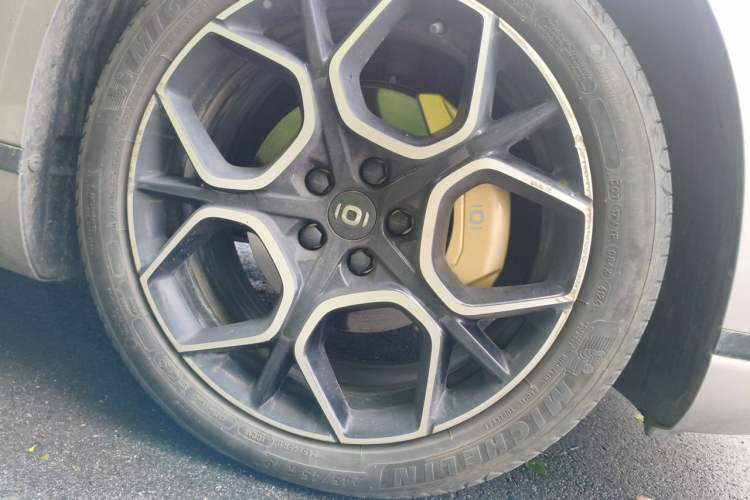 Used CHANGAN NEVO A07 2025 Blue Whale Pure Electric 710 Flagship Model Right Front Wheel Hub