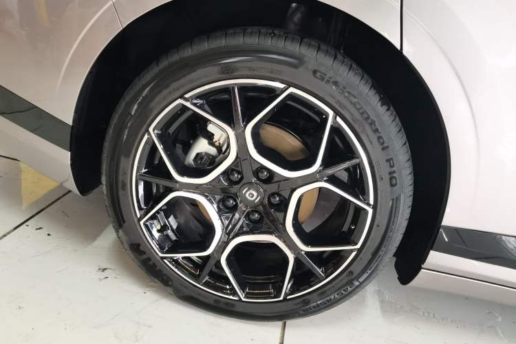 Used CHANGAN NEVO A07 2025 Blue Whale Pure Electric Version 625 Luxury Model Right Rear Wheel Hub