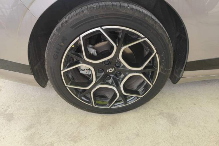 Used CHANGAN NEVO A07 2025 Blue Whale Pure Electric 625 Flagship Model Right Rear Wheel Hub