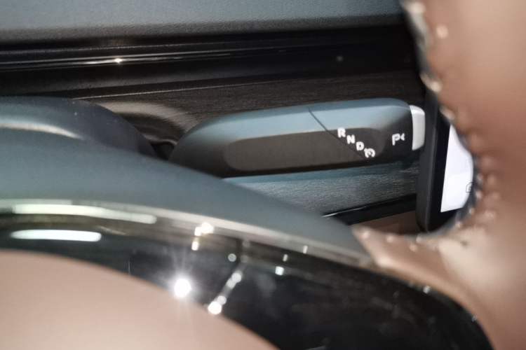 Used CHANGAN NEVO A07 2025 Blue Whale Pure Electric 625 Flagship Model Gear Lever