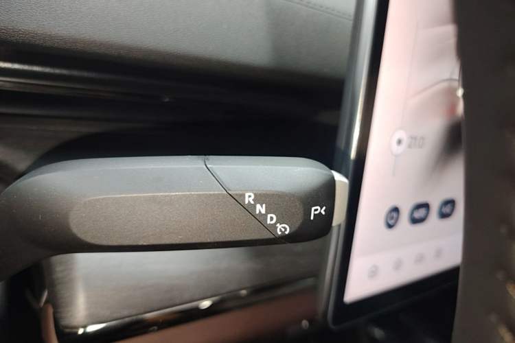 Used CHANGAN NEVO A07 2025 Blue Whale Range-Extending Model 140 Elite Version Gear Lever