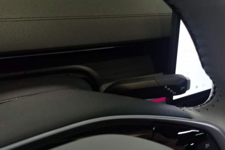Used CHANGAN NEVO A07 2025 Blue Whale Extended-Range 230 Prestige Model Gear Lever