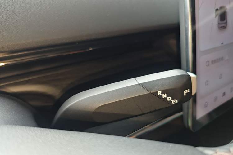Used CHANGAN NEVO A07 2025 Range-Extended "Truly Delicious" 140 Elite Version Gear Lever