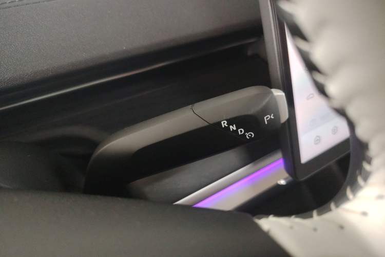 Used CHANGAN NEVO A07 2025 All-Electric "True Fragrance" Edition 710-Mile Long-Range Version Gear Lever