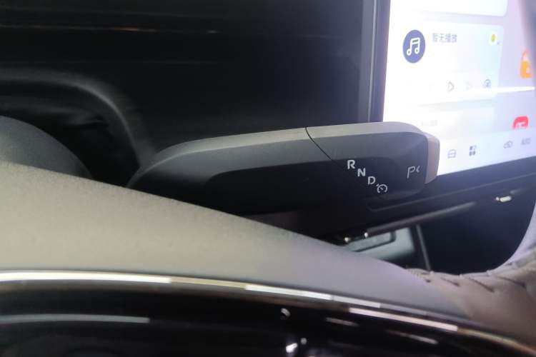 Used CHANGAN NEVO A07 2025 Blue Whale Extended-Range 230 Prestige Model Gear Lever
