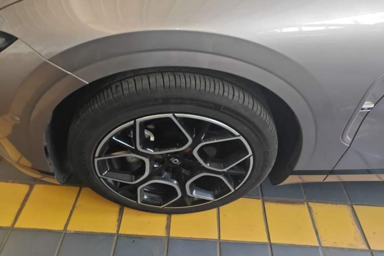 Used CHANGAN NEVO A07 2025 Pure Electric "True Fragrance" Edition 625 Flagship Model Left Front Wheel Hub