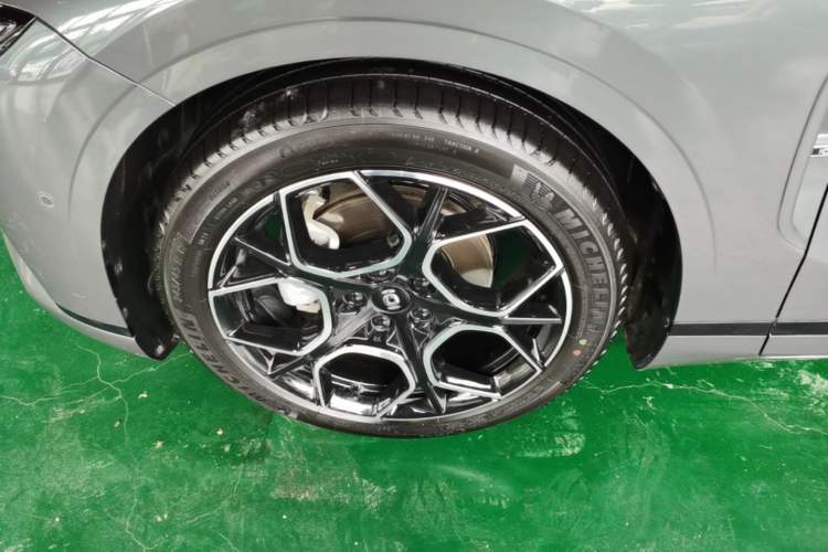 Used CHANGAN NEVO A07 2025 Range-Extended "True Fragrant" Edition 230 Flagship Model Left Front Wheel Hub