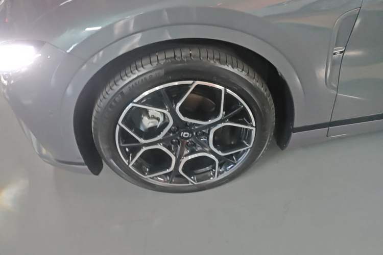 Used CHANGAN NEVO A07 2025 Range-Extended "True Fragrant" Edition 230 Flagship Model Left Front Wheel Hub