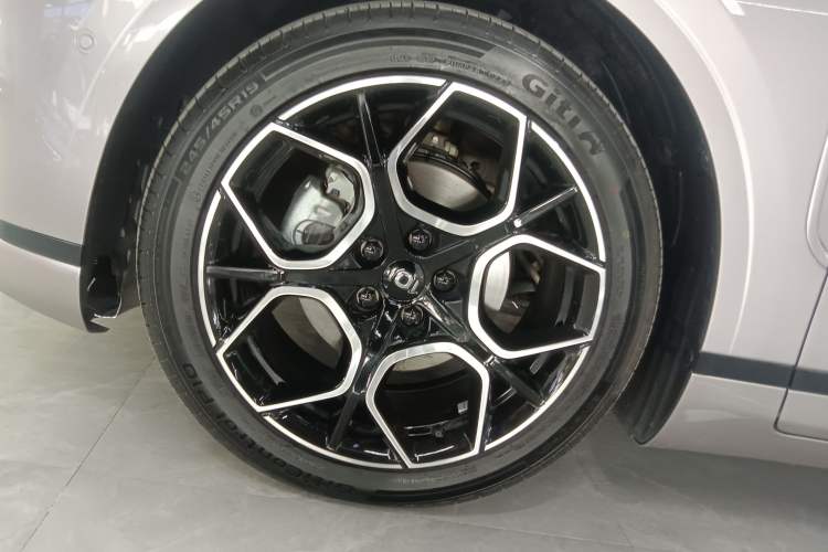 Used CHANGAN NEVO A07 2025 Blue Whale Extended-Range 230 Prestige Model Left Front Wheel Hub
