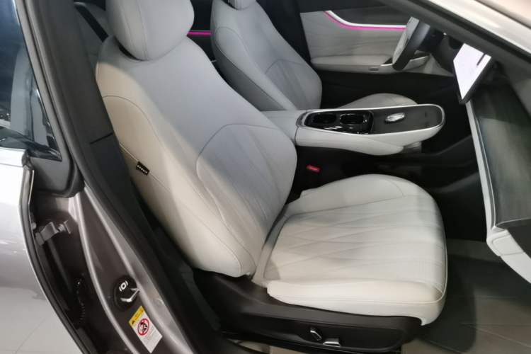 Used CHANGAN NEVO A07 2025 Blue Whale Extended-Range 230 Prestige Model Right Front Seat