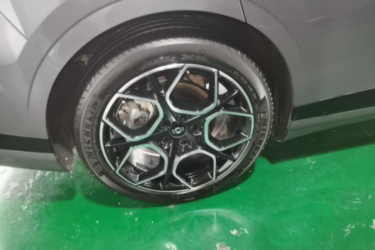 Used CHANGAN NEVO A07 2025 Range-Extended "True Fragrant" Edition 230 Flagship Model Right Rear Wheel Hub