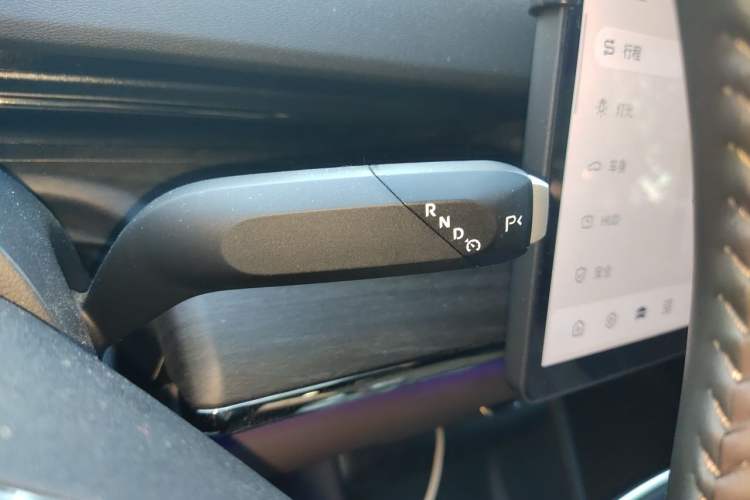 Used CHANGAN NEVO A07 2025 Blue Whale Pure Electric 710 Flagship Model Gear Lever