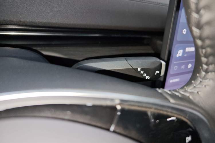 Used CHANGAN NEVO A07 2025 Blue Whale Range-Extending Version 230 Flagship Model Gear Lever