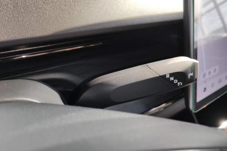 Used CHANGAN NEVO A07 2025 Blue Whale Range-Extending Model 140 Elite Version Gear Lever