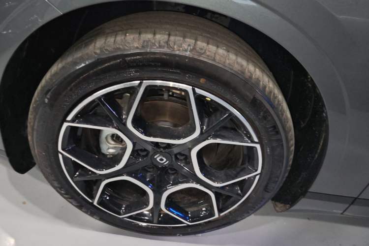 Used CHANGAN NEVO A07 2025 Blue Whale Range-Extending Version 230 Flagship Model Left Front Wheel Hub
