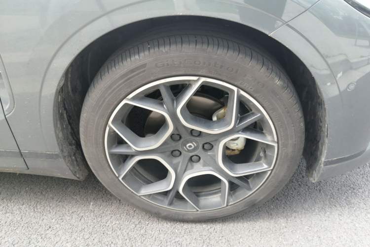 Used CHANGAN NEVO A07 2025 Blue Whale Pure Electric 625 Flagship Model Right Front Wheel Hub