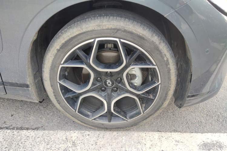 Used CHANGAN NEVO A07 2025 Blue Whale Pure Electric 710 Flagship Model Right Front Wheel Hub