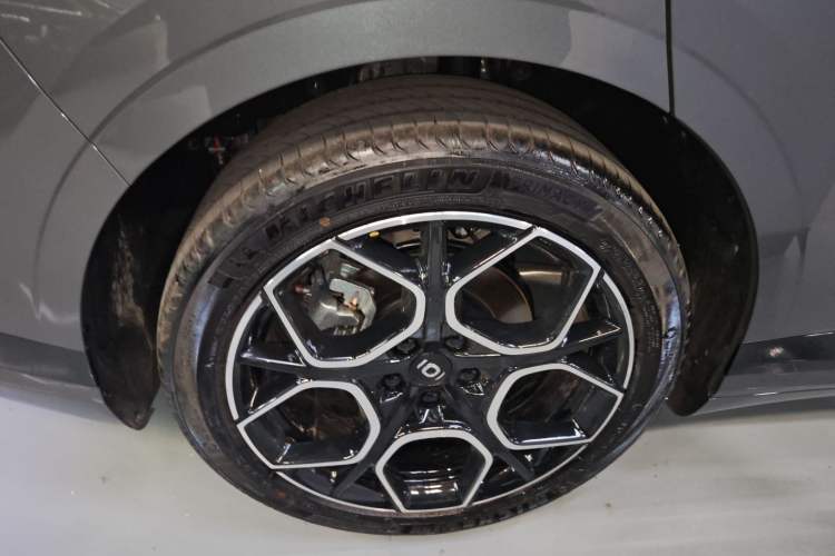 Used CHANGAN NEVO A07 2025 Blue Whale Range-Extending Version 230 Flagship Model Right Rear Wheel Hub