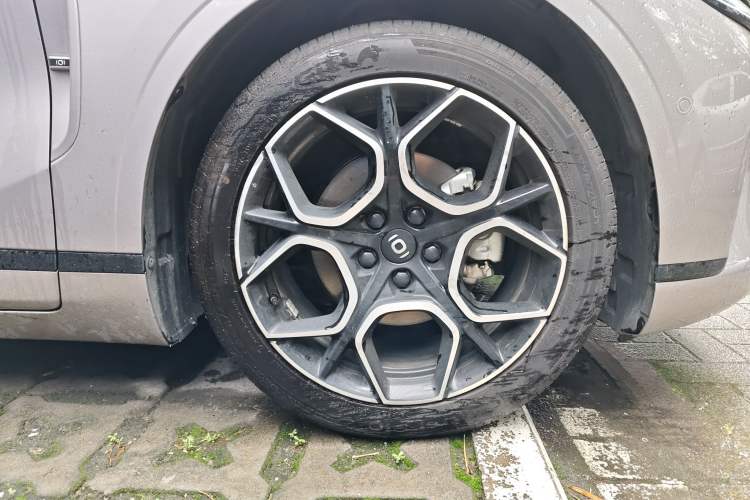 Used CHANGAN NEVO A07 2025 Pure Electric "True Fragrance" Edition 625 Flagship Model Right Front Wheel Hub