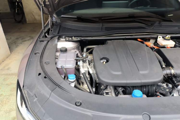 Used CHANGAN NEVO A07 2025 Blue Whale Range-Extending Version 230 Flagship Model Engine Bay Right