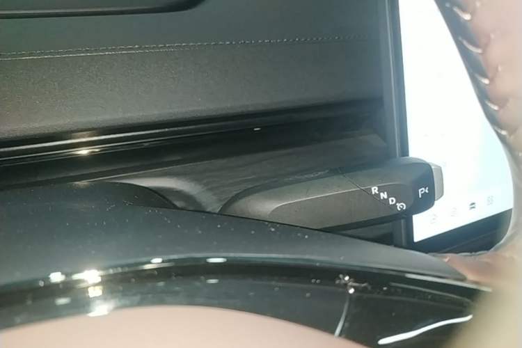Used CHANGAN NEVO A07 2025 All-Electric "True Fragrance" Edition 710-Mile Long-Range Version Gear Lever