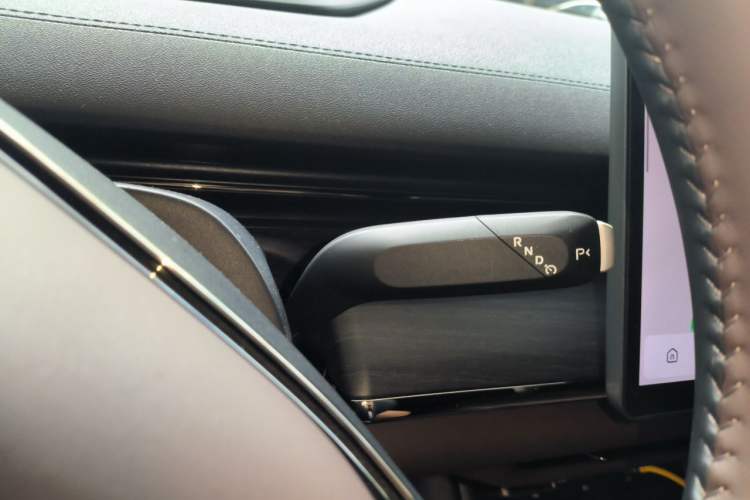 Used CHANGAN NEVO A07 2025 Blue Whale Range-Extending Version 230 Flagship Model Gear Lever