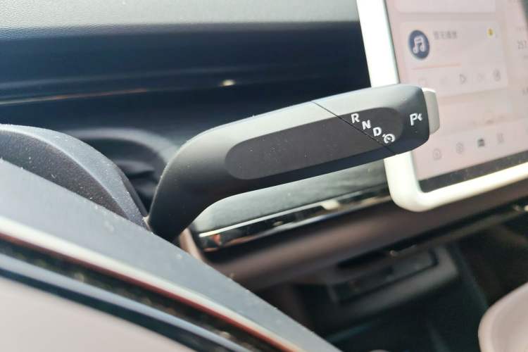 Used CHANGAN NEVO A07 2025 Blue Whale Pure Electric 625 Flagship Model Gear Lever