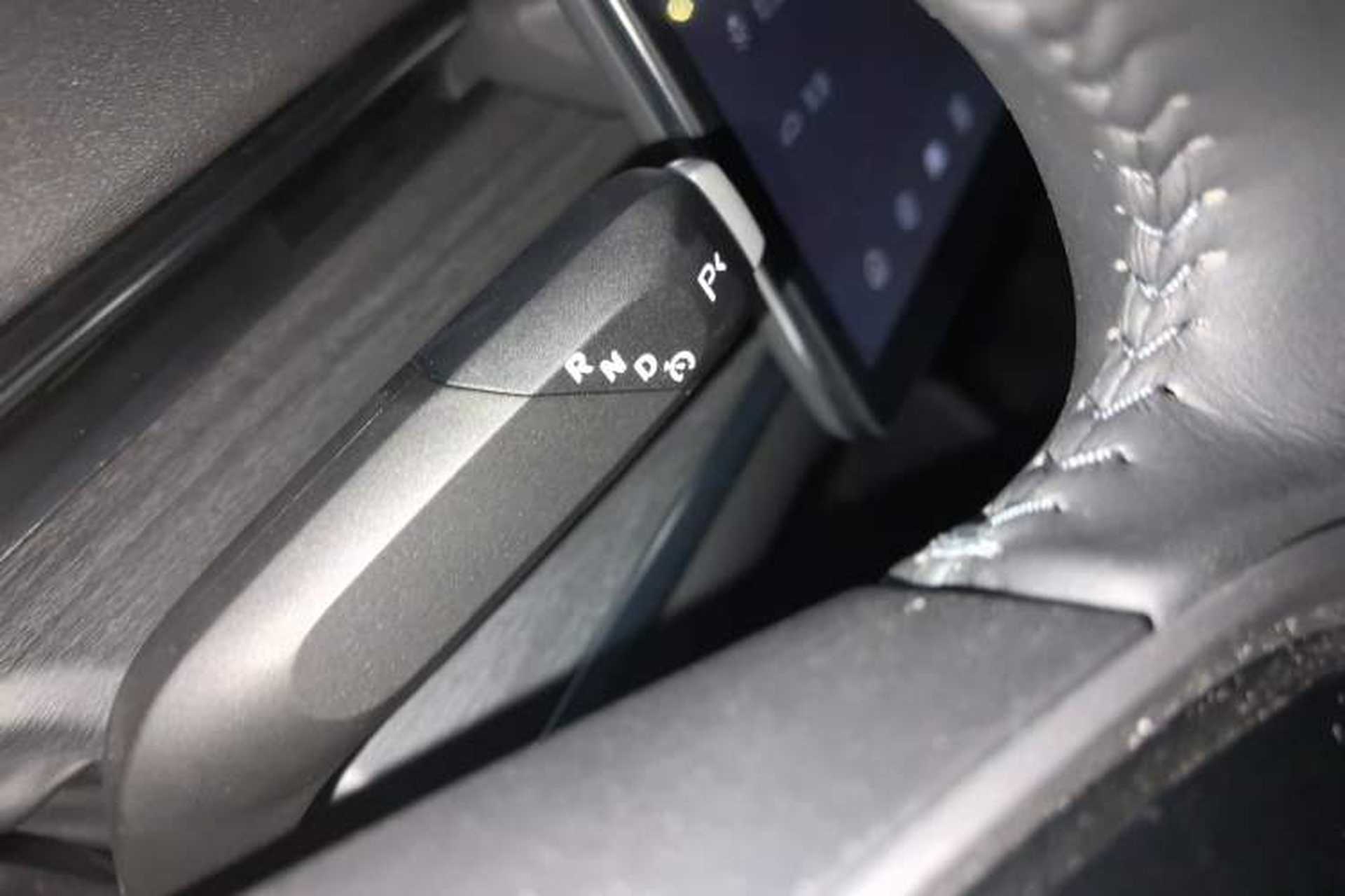Used CHANGAN NEVO A07 2025 Range-Extended "Truly Delicious" 140 Elite Version Gear Lever