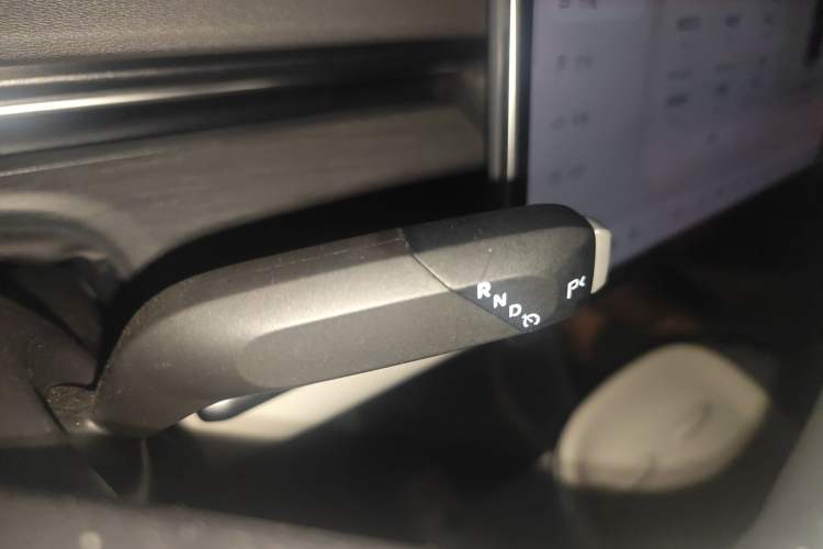 Used CHANGAN NEVO A07 2025 Blue Whale Range-Extending Model 140 Elite Version Gear Lever