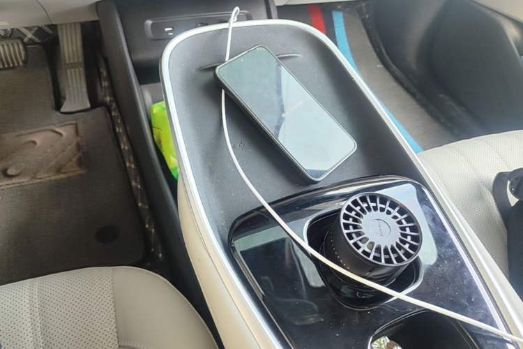Used CHANGAN NEVO A07 2025 Blue Whale Pure Electric 710 Flagship Model Gear Lever
