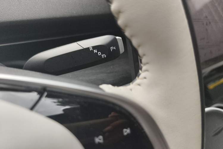 Used CHANGAN NEVO A07 2025 All-Electric "True Fragrance" Edition 710-Mile Long-Range Version Gear Lever
