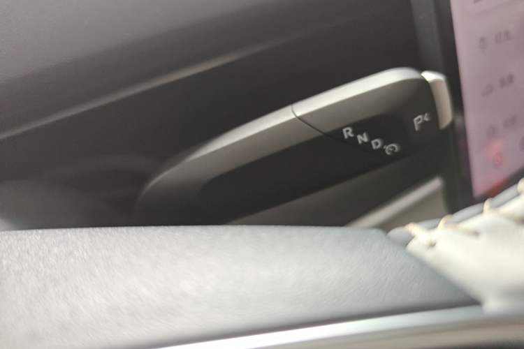Used CHANGAN NEVO A07 2025 Blue Whale All-Electric 515 Collection Model Gear Lever