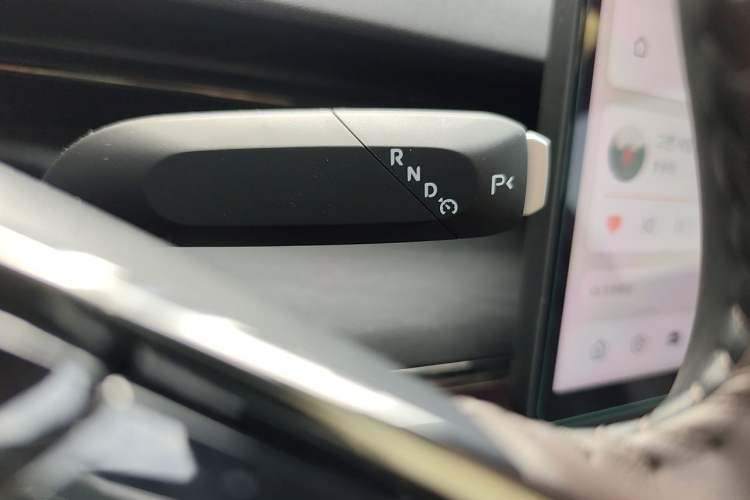 Used CHANGAN NEVO A07 2025 All-Electric "True Fragrance" Edition 710-Mile Long-Range Version Gear Lever