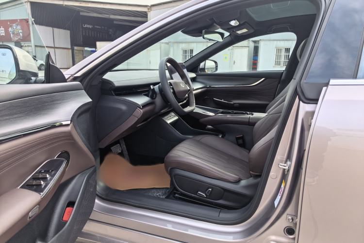 Used CHANGAN NEVO A07 2025 Blue Whale Extended-Range 230 Prestige Model Interior 3