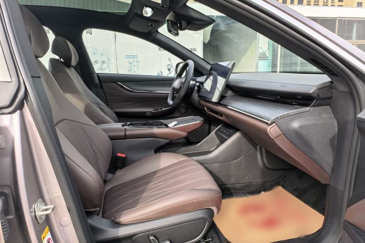 Used CHANGAN NEVO A07 2025 Blue Whale Extended-Range 230 Prestige Model Interior 5