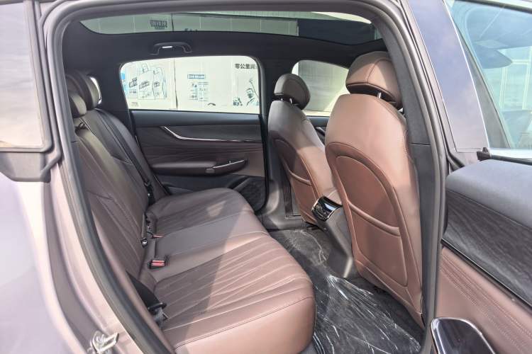 Used CHANGAN NEVO A07 2025 Blue Whale Extended-Range 230 Prestige Model Interior 6