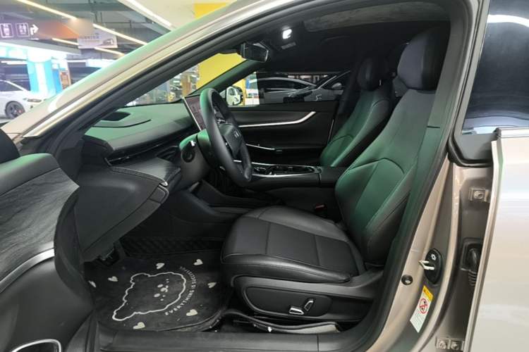 Used CHANGAN NEVO A07 2025 Blue Whale Range-Extending Model 140 Elite Version Left Front Seat