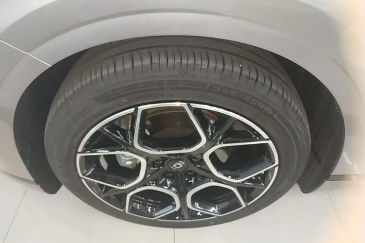 Used CHANGAN NEVO A07 2025 All-Electric "True Fragrance" Edition 710-Mile Long-Range Version Left Front Wheel Hub