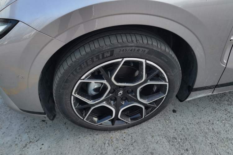 Used CHANGAN NEVO A07 2025 Range-Extended "True Fragrant" Edition 230 Flagship Model Left Front Wheel Hub