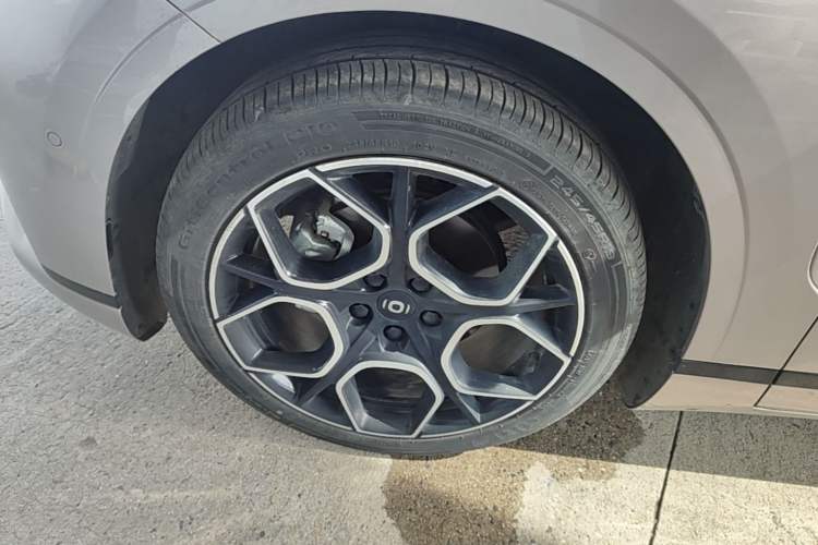 Used CHANGAN NEVO A07 2025 Blue Whale Pure Electric 710 Flagship Model Left Front Wheel Hub
