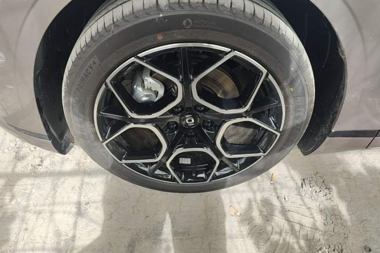 Used CHANGAN NEVO A07 2025 Range-Extended "True Fragrant" Edition 230 Flagship Model Left Front Wheel Hub