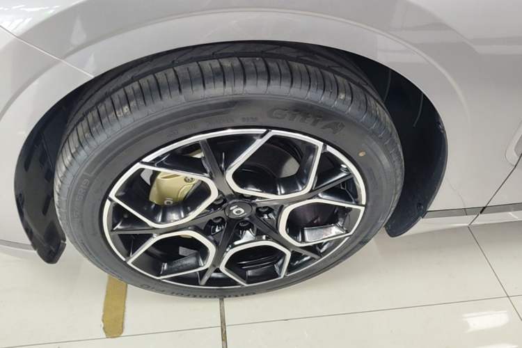 Used CHANGAN NEVO A07 2025 All-Electric "True Fragrance" Edition 710-Mile Long-Range Version Left Front Wheel Hub