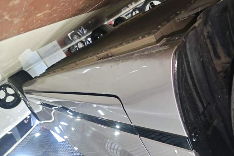 Used CHANGAN NEVO A07 2025 Blue Whale Pure Electric 625 Flagship Model Left Side Sill