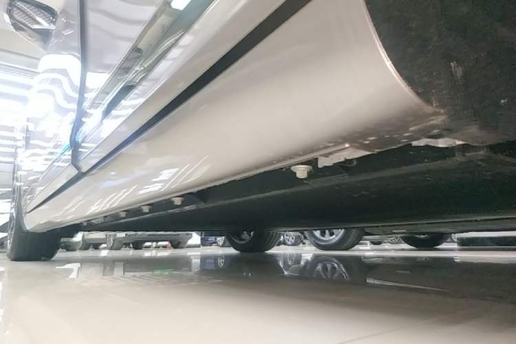 Used CHANGAN NEVO A07 2025 All-Electric "True Fragrance" Edition 710-Mile Long-Range Version Left Side Sill