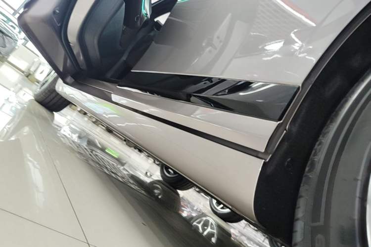 Used CHANGAN NEVO A07 2025 All-Electric "True Fragrance" Edition 710-Mile Long-Range Version Left Side Sill