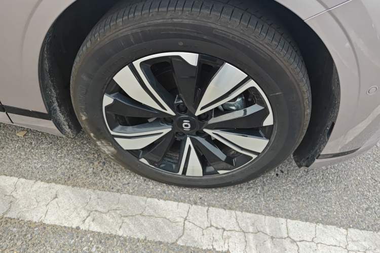 Used CHANGAN NEVO A07 2025 All-Electric "Real Bargain" 525 Luxury Model Right Front Wheel Hub